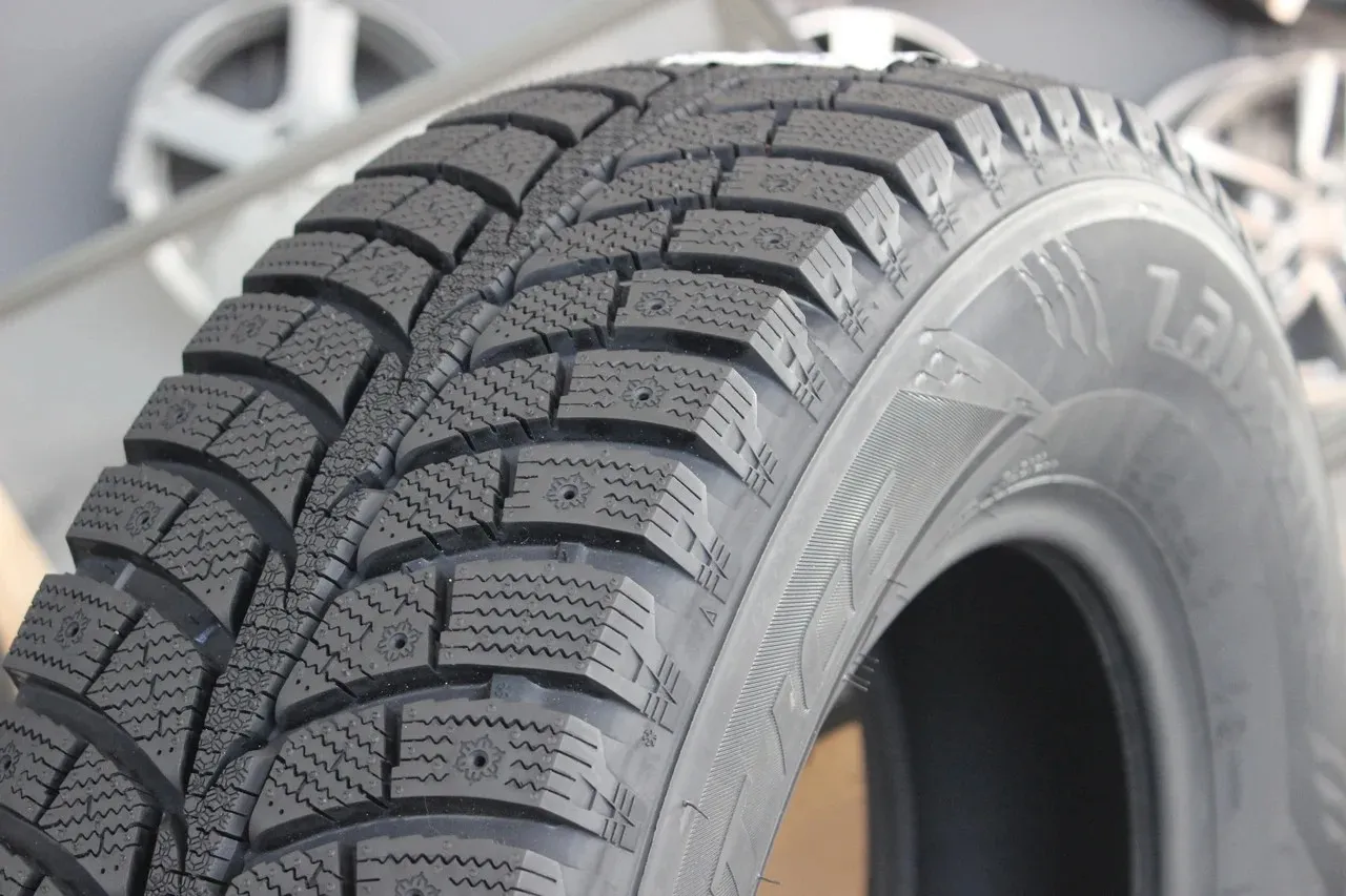 Laufenn LW71 під шип 195/70 R14 91T
